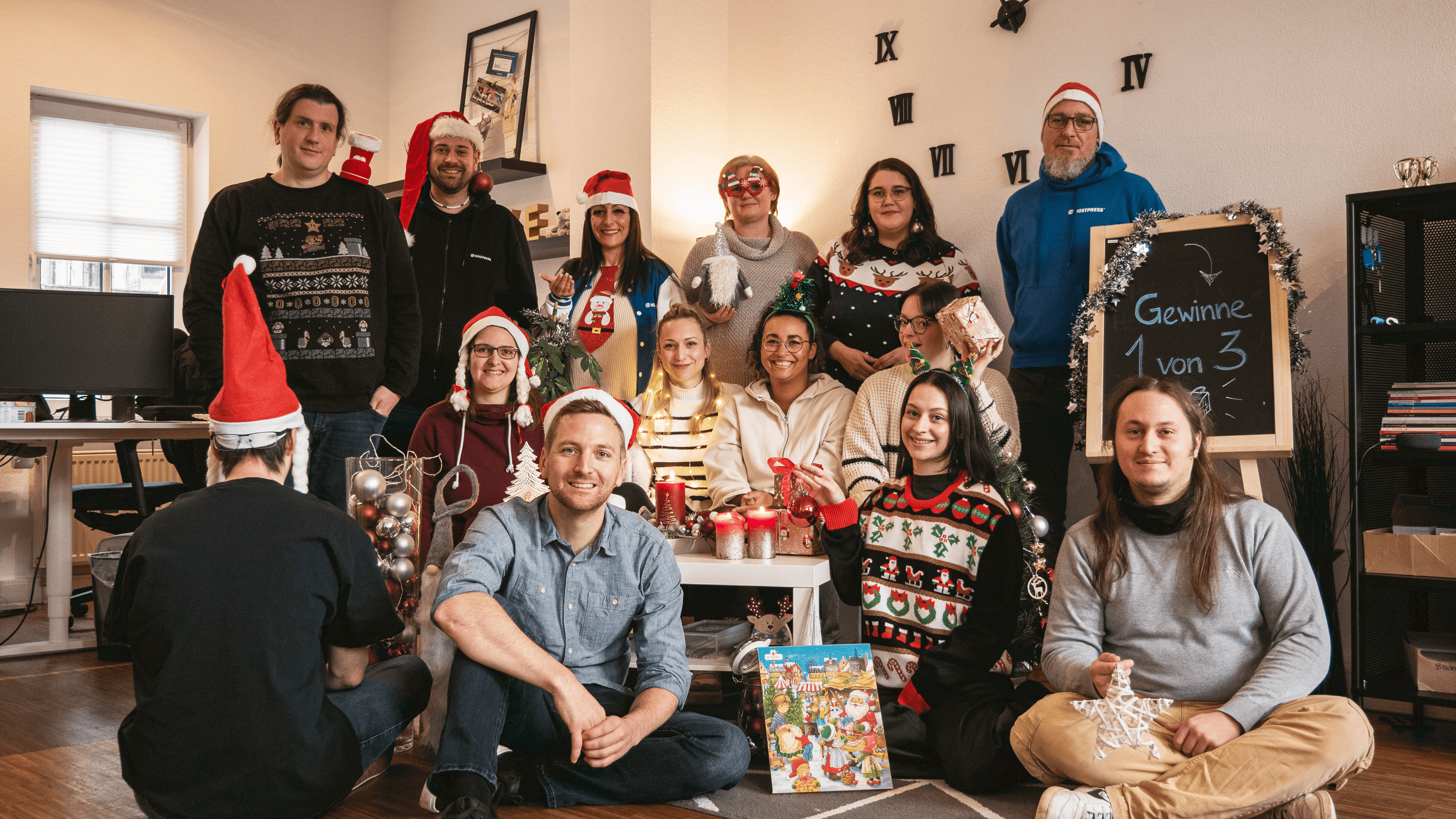 Das HostPress Weihnachtsfoto – finde die 10 Fehler