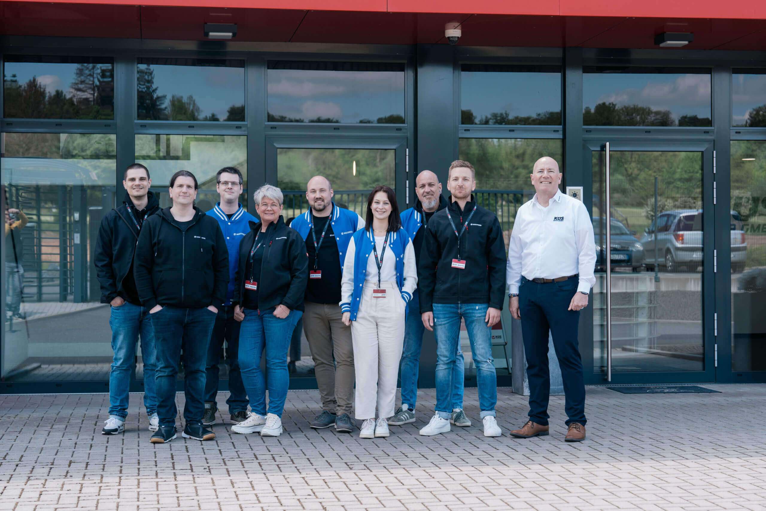 Das HostPress Team im Rechenzentrum der KÜS